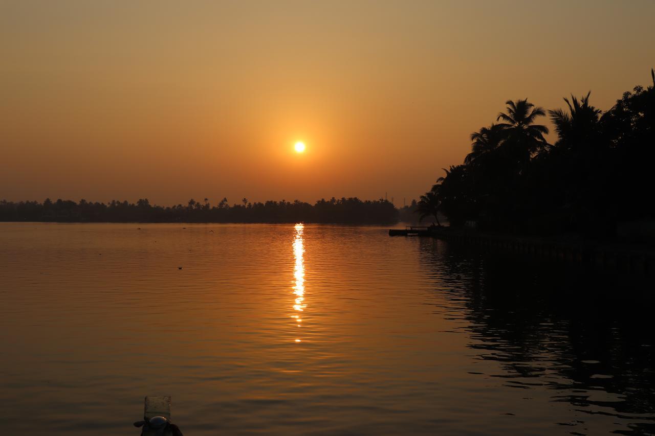 Friends Cruise, Nightstay Houseboat Alappuzha Экстерьер фото