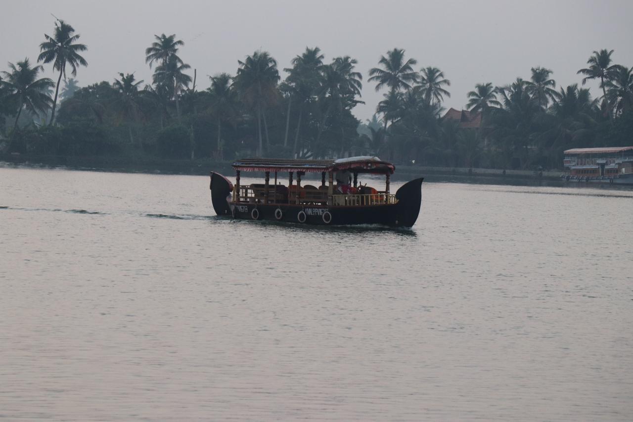Friends Cruise, Nightstay Houseboat Alappuzha Экстерьер фото
